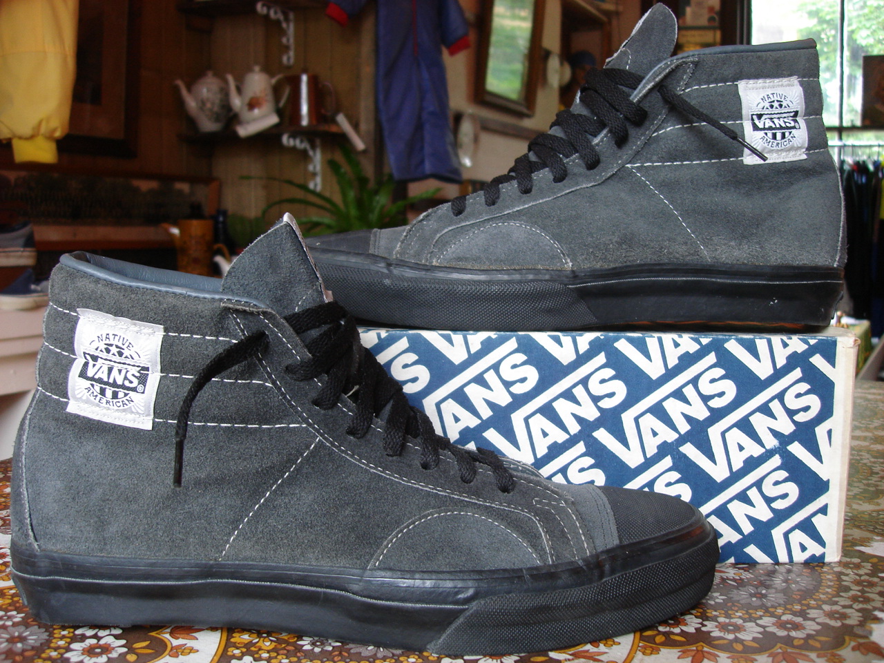 theothersideofthepillow: vintage VANS native american charcoal